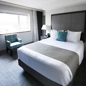 Kleines Zimmer mit Queensize-Bett